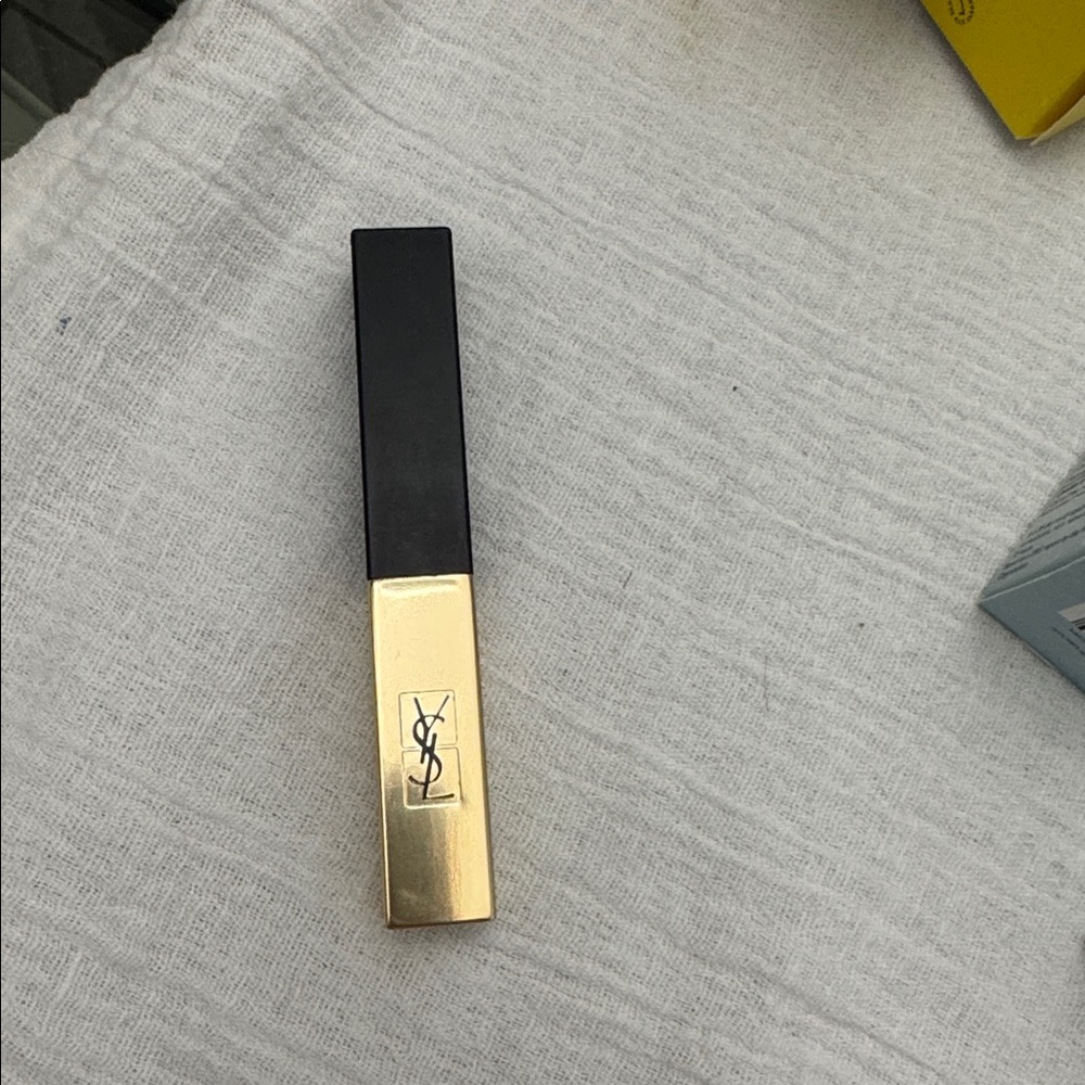 Yves Saint Laurent Slim Lipstick formula!